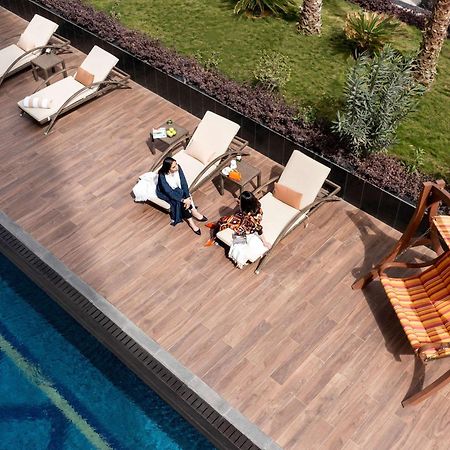 Movenpick Hotel And Residences リヤード エクステリア 写真 The swimming pool at the hotel