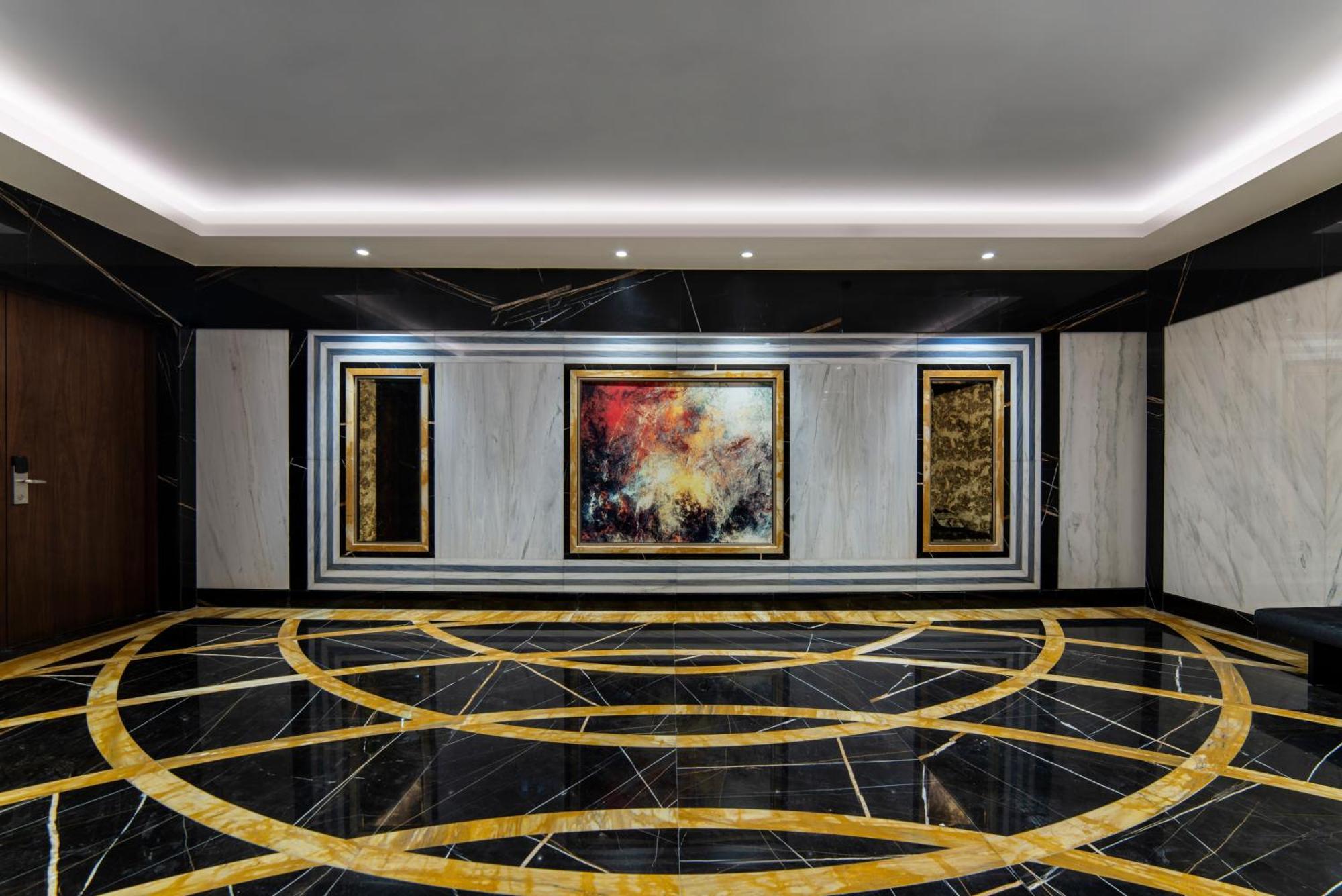 Movenpick Hotel And Residences リヤード エクステリア 写真 The lobby of the Ritz-Carlton, DIFC