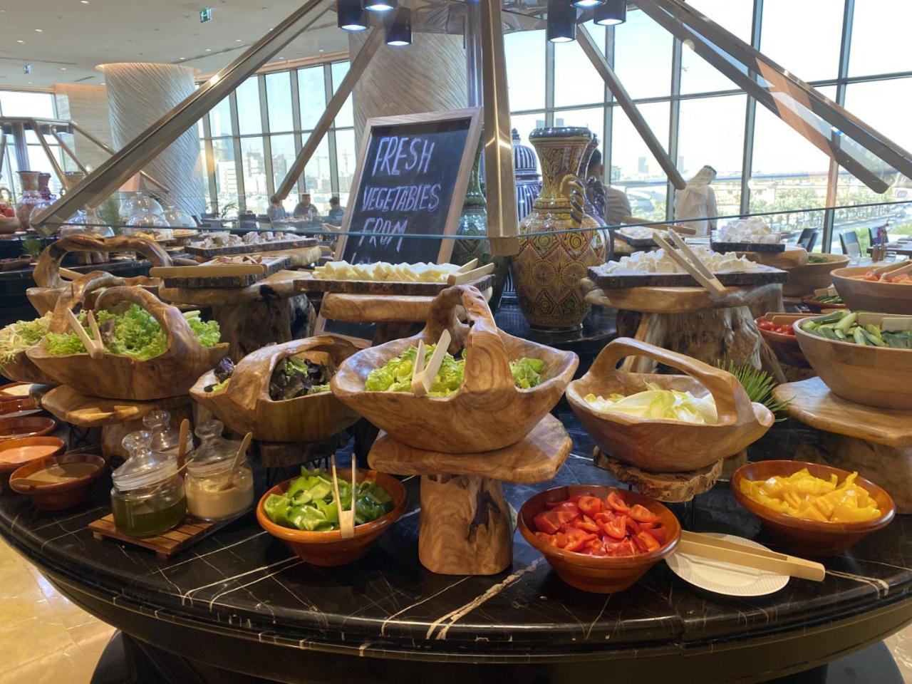 Movenpick Hotel And Residences リヤード エクステリア 写真 A salad bar at a hotel