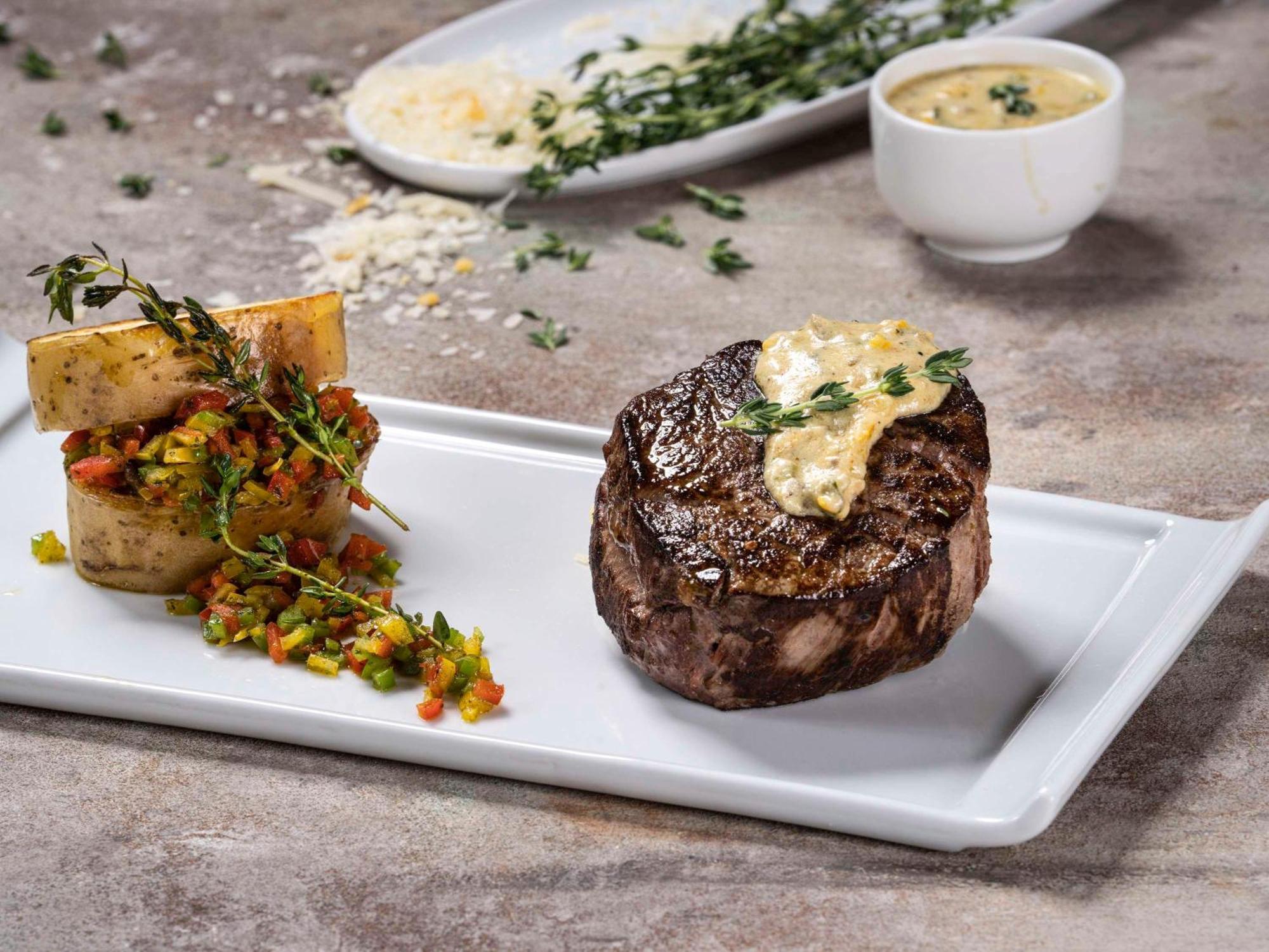 Movenpick Hotel And Residences リヤード エクステリア 写真 A steak prepared with a butter sauce