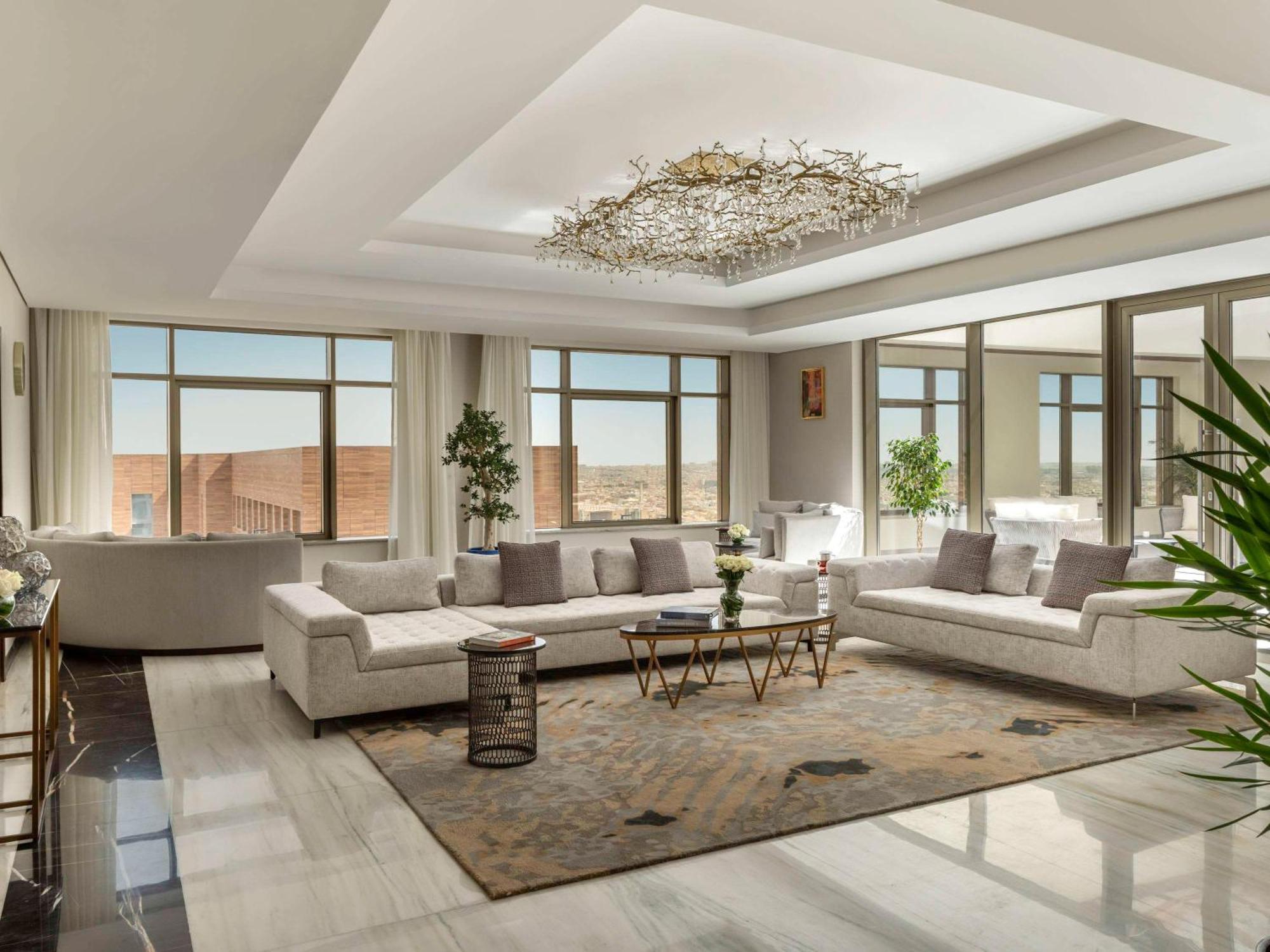 Movenpick Hotel And Residences リヤード エクステリア 写真 The interior of the hotel