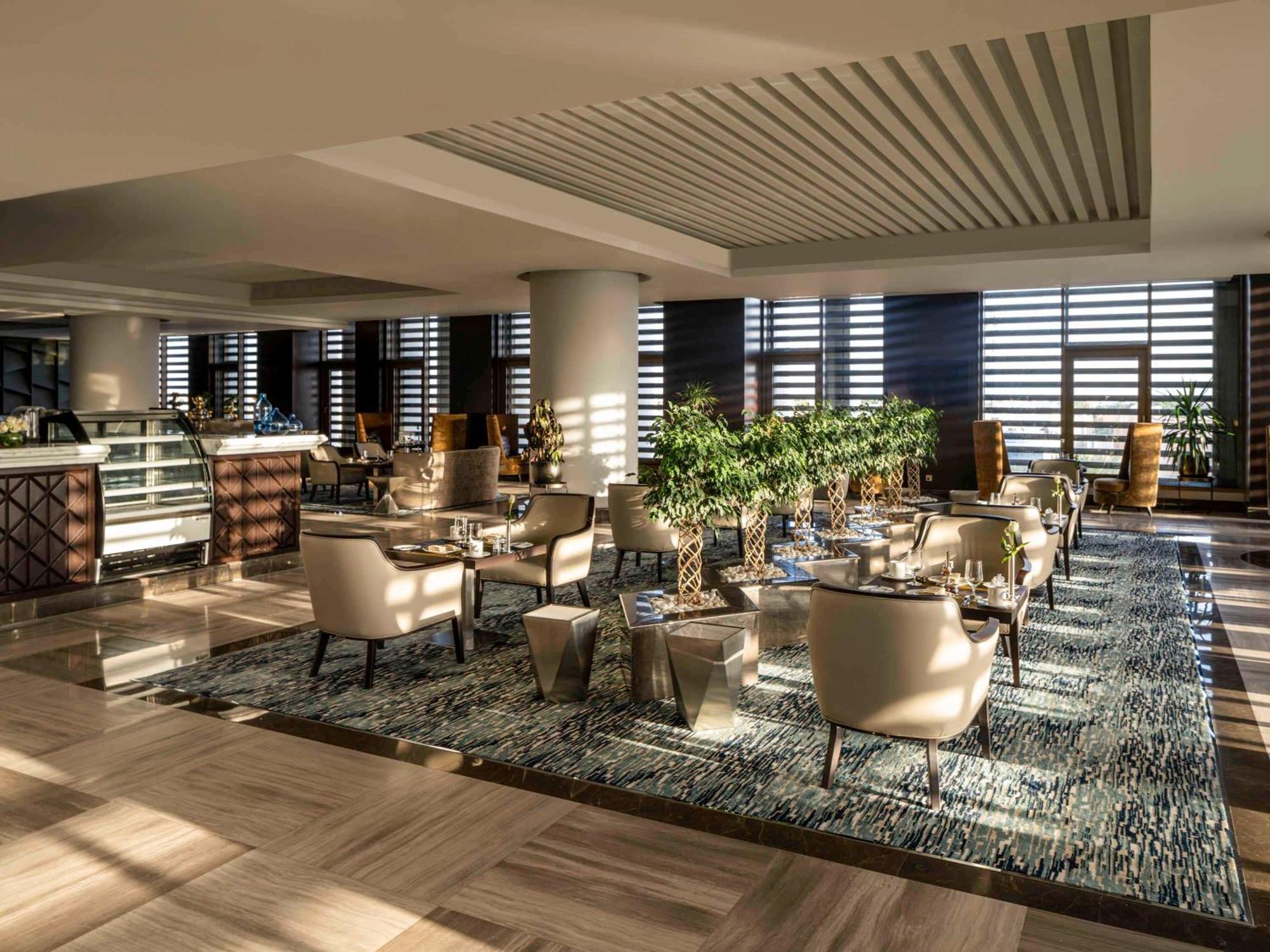 Movenpick Hotel And Residences リヤード エクステリア 写真 The Lounge at the airport