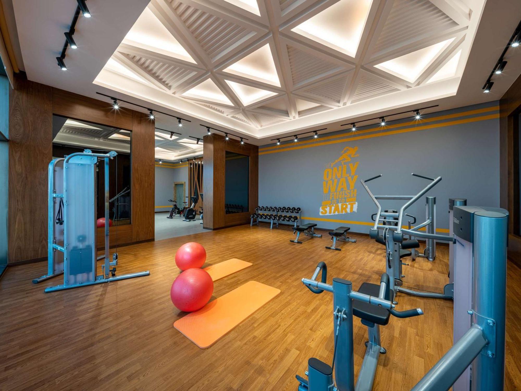 Movenpick Hotel And Residences リヤード エクステリア 写真 The gym at the hotel
